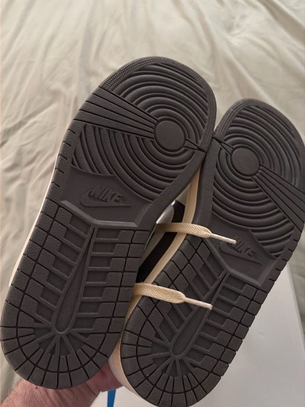 Men’s Low-Top Sneakers - White / Gray / Cream. Travis Scott. Air Jordan one - Picture 5 of 7